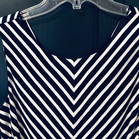 Sleeveless Peplum Top - Picture 2 of 7